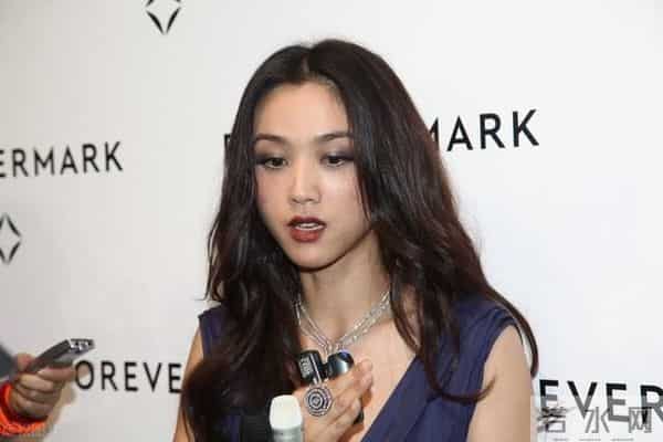 汤唯的缤纷情史，靠美貌征服了8个男人，嫁韩国离异导演终获幸福