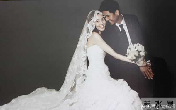 盘点娱乐圈十对明星夫妇虐狗婚纱照 最幸福的竟然是他们？