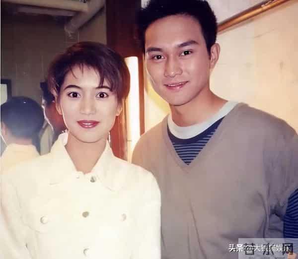 《披荆哥哥》首播，嫂子们组团秀恩爱，太太团12位成员颜值差异大