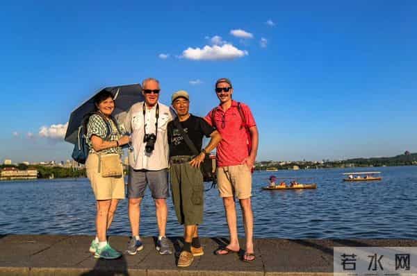 爱情模样太迷人！他在断桥拍了上千对情侣：是不是热恋，一眼能看出