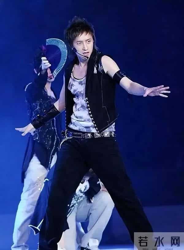 第一代偶像“人气王”,拒绝翻红,身家过亿