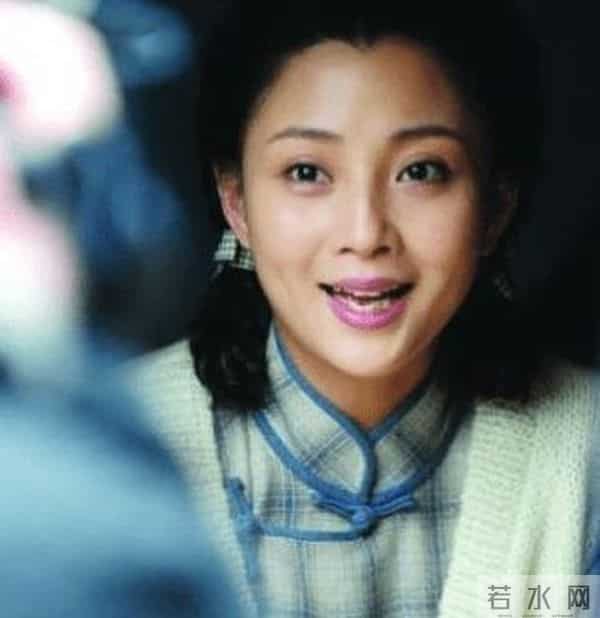 殷桃的坎坷情史：深陷包养门的同时，还被搅进两男三女的爱恨纠葛