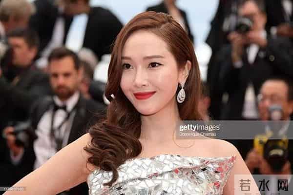 爱豆郑秀妍这么忙 居然还隐藏了一重身份?Ins上传疯传!