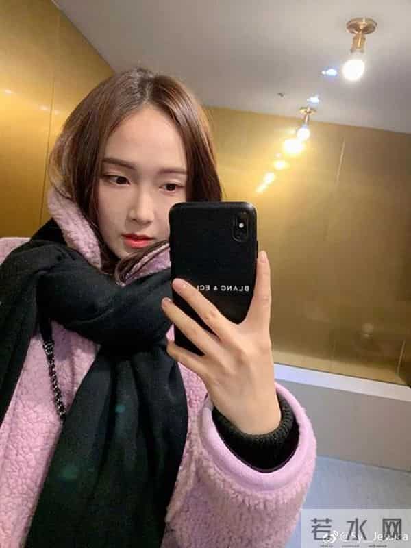 爱豆郑秀妍这么忙 居然还隐藏了一重身份?Ins上传疯传!