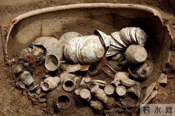 看南宋窖藏里的龙泉青瓷，浙博展“形而上下”