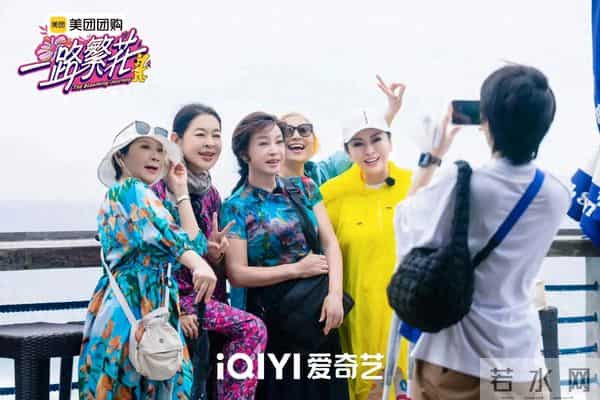 《一路繁花》高开低走最新几期无看点,倪萍、向太车内抽烟惹争议