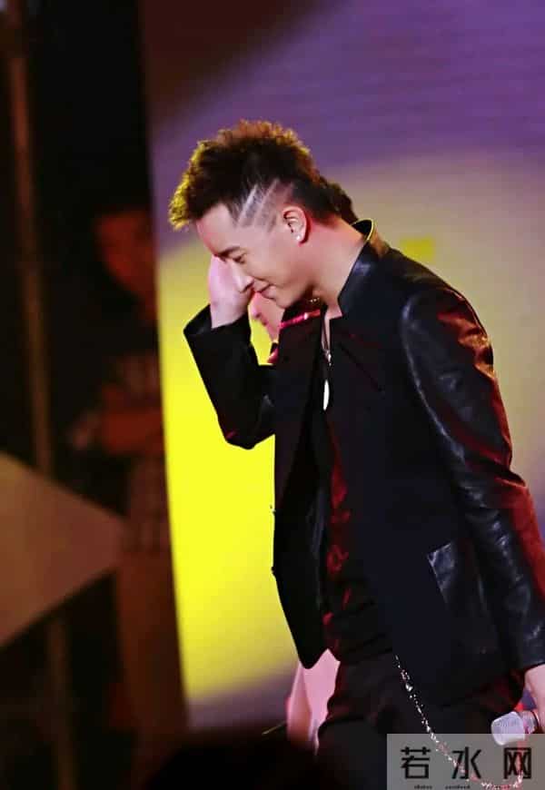 第一代偶像“人气王”,拒绝翻红,身家过亿