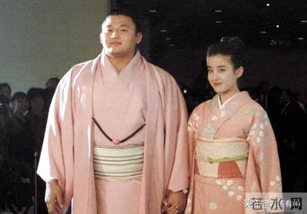 日本女神18岁“一脱成名”,身姿曼妙曲线优美,是被亲妈出卖