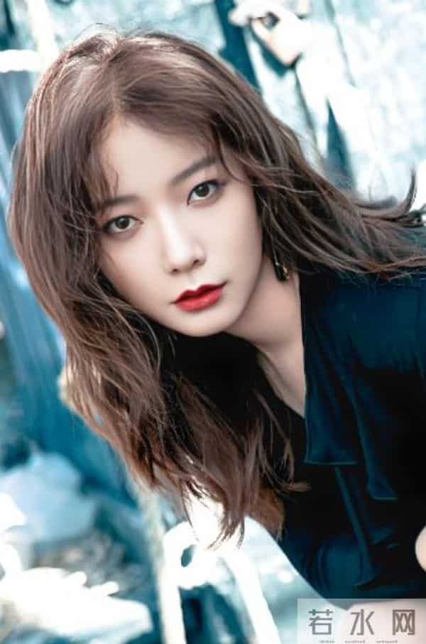 王珞丹从清纯玉女到后来几乎全裸出镜,比脱衣更狠的是撕碎标签