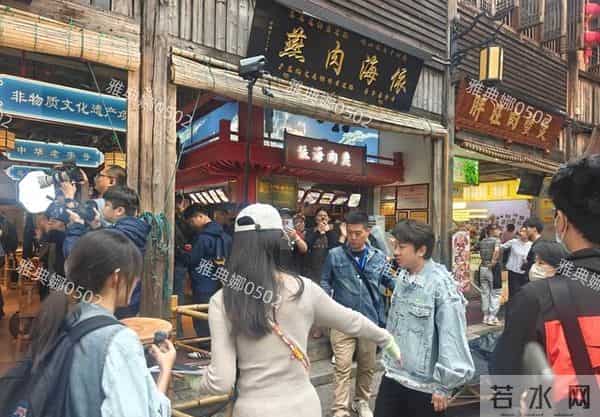 福州遇到王祖蓝,本人没有电视里高超小一只,表情很丰富天生喜感