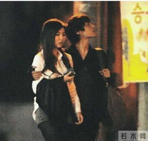 出道获顶级资源仍不火，被称为票房毒药，后因为贫困家庭捐款圈粉