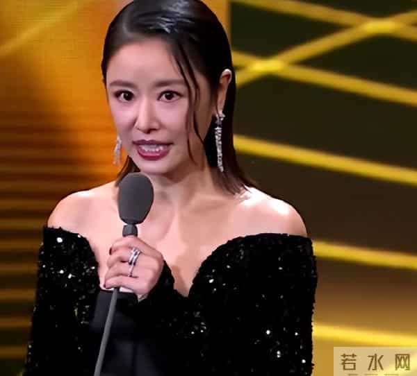 林心如原形毕露？和5位半裸男聚会照片被扒出，网友：尺度太大