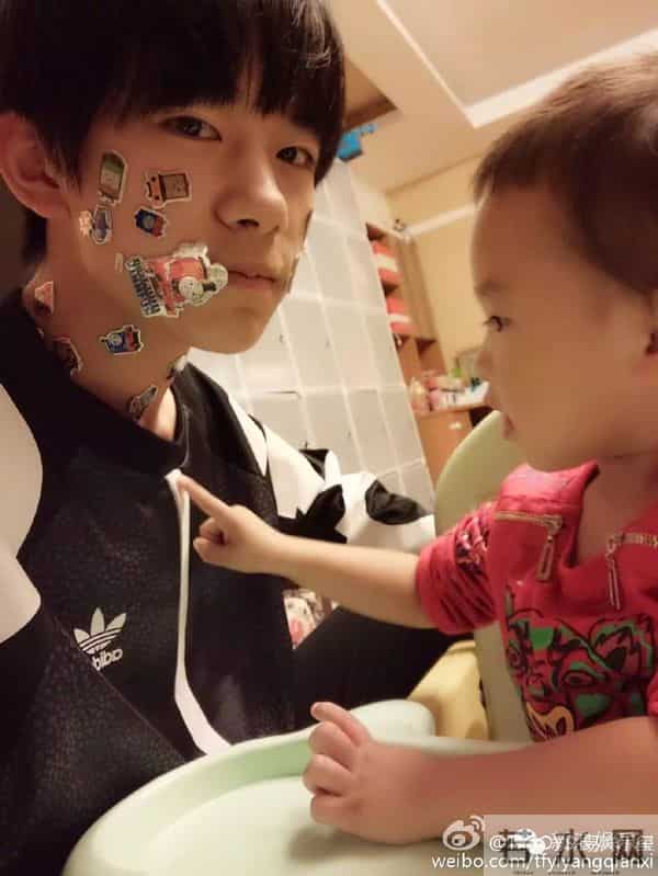 天天哄妹妹好苏,千玺搂弟弟暖炸...小小年纪的他们都成了别人家的哥哥