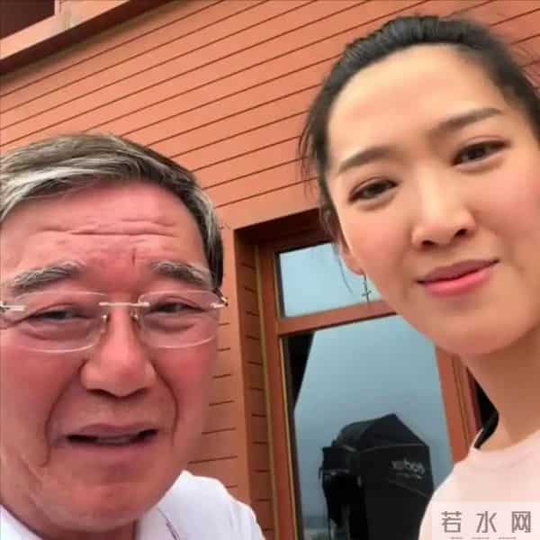 老戏骨李立群借酒消愁，37岁大儿子，35岁女儿和小儿子都未结婚