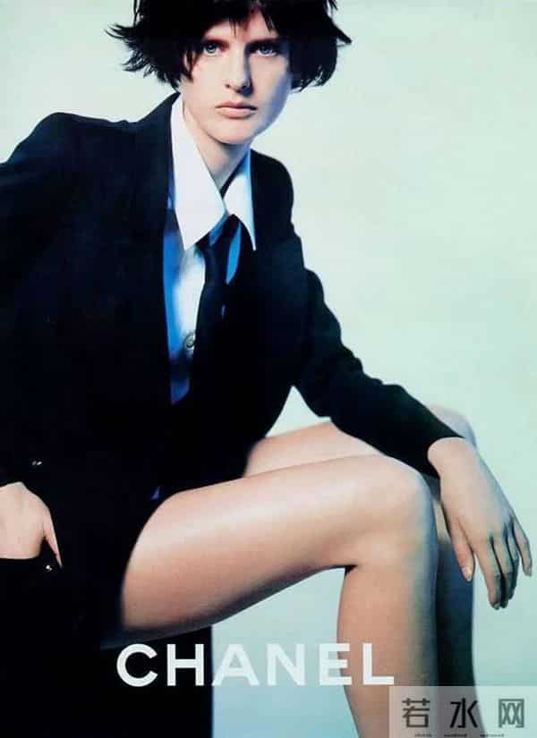 英国“贵族”超模突然离世!雌雄同体的美惊艳世人,曾是老佛爷挚爱…