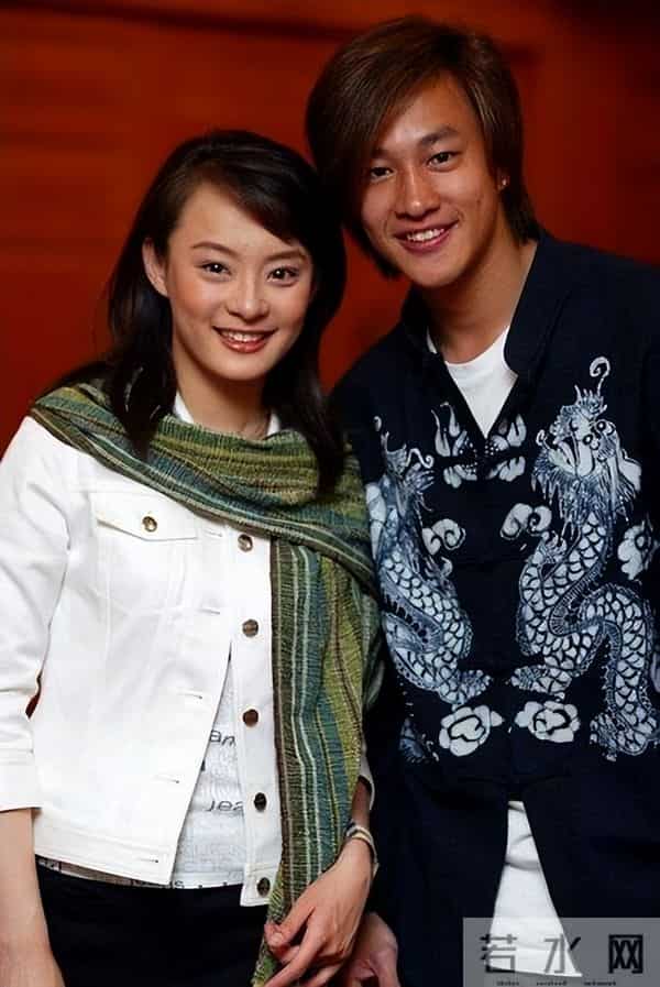 何润东：三次表白孙俪被拒，41岁娶柜姐为妻，恩爱多年无子也幸福