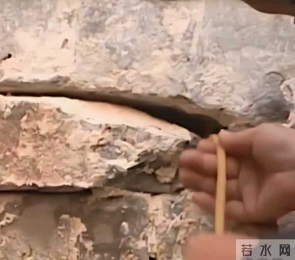 2005年,朱元璋儿子墓内发现6具少女遗骸,开墓门前出现一片白雾