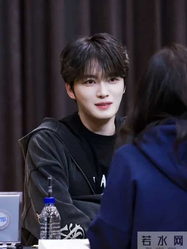 东方神起前成员金在中官宣：要当“爷爷”了！