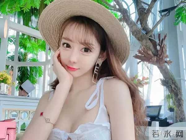 她自曝被陈冠希夺走初夜！一张艳照，彻底撕下了谢芷蕙的遮羞布