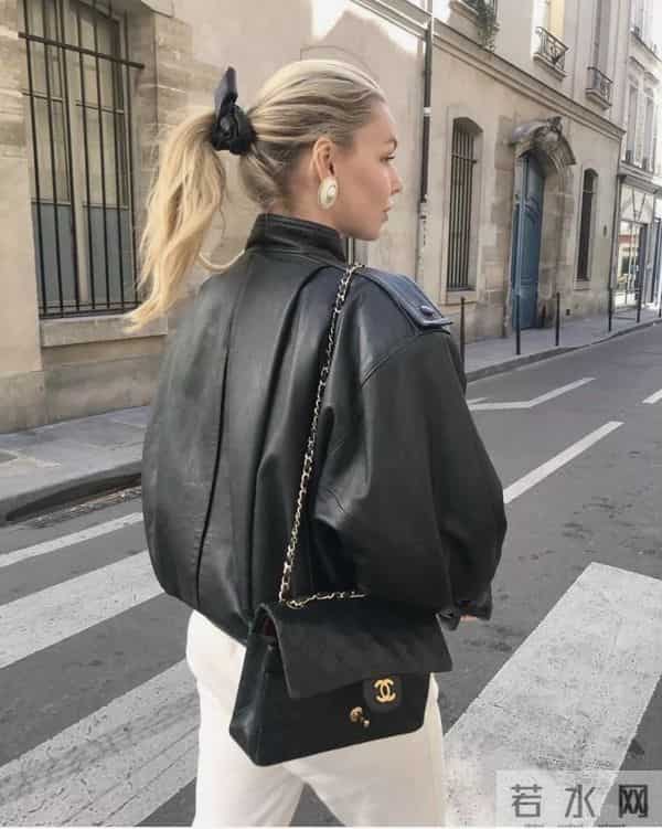 让她们美出天际的包包，居然赢在一根“条”上？