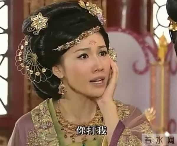 《宫心计》花絮曝光,陈豪自己补妆,杨怡戏服下的破洞牛仔裤亮了