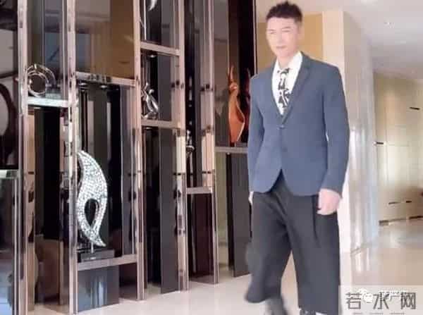 当年出轨甩锅和老婆携手站小三,如今被骂渣男直播间直销