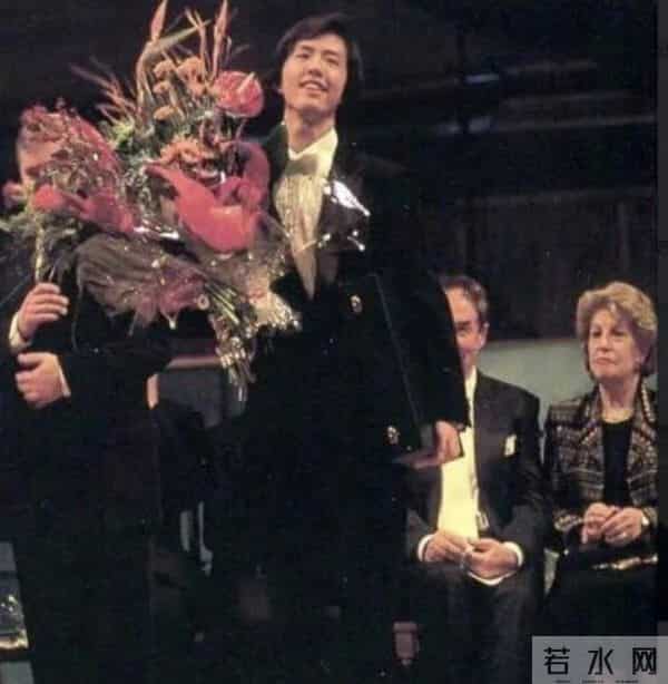 表面好男人、爱老婆,背地里嫖娼身败名裂,这8位男明星再难翻身