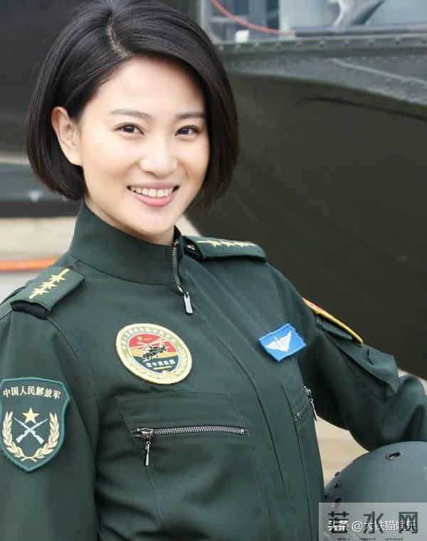 矫揉造作就别演军旅剧了，这8位女星告诉你，什么叫飒爽军人气质
