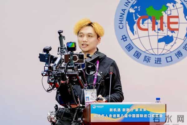 “新机遇新融合新未来——网络名人走进第八届进博会”网络大V沙龙活动举行