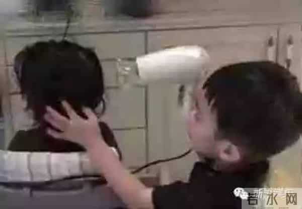 天天哄妹妹好苏,千玺搂弟弟暖炸...小小年纪的他们都成了别人家的哥哥