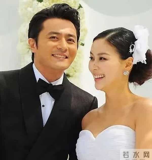 张东健为玄彬孙艺珍朗读婚礼祝词，出席婚礼宾客超过200多人