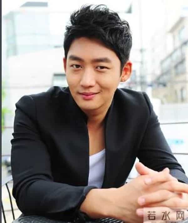 《屋塔房王世子》10年后，2人退圈，1人离婚，2女主年近40未婚