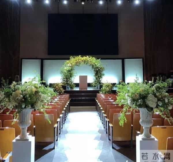 朴信惠今日大婚,婚纱照曝光美如仙子,牵手丈夫崔泰俊笑容甜蜜