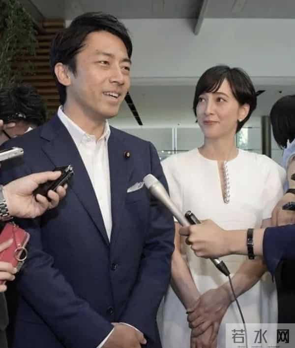 日本最美混血主播：名人二代收割机，42岁挺着孕肚嫁前首相之子_0