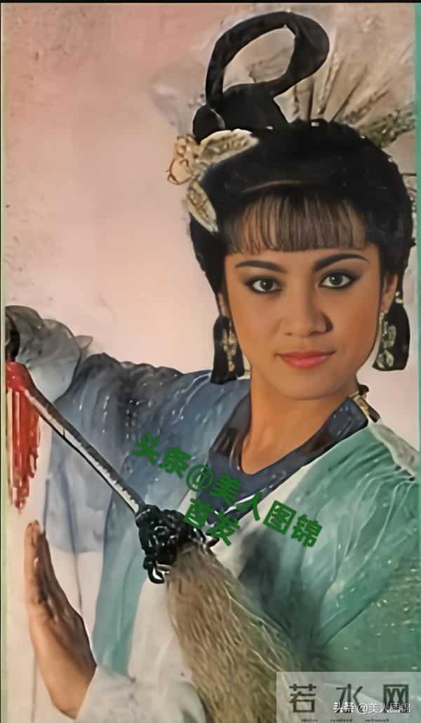 郭靖师傅~斑斑,主持过央视春晚,前夫惠天赐,姐姐森森