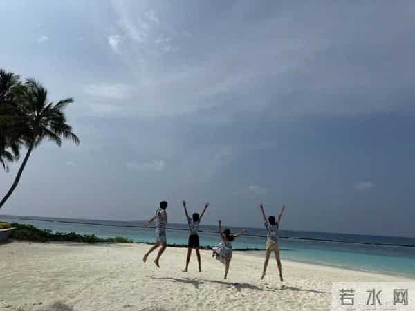 邓超晒与孙俪跳舞视频,庆祝结婚15年:今天是我们的水晶婚