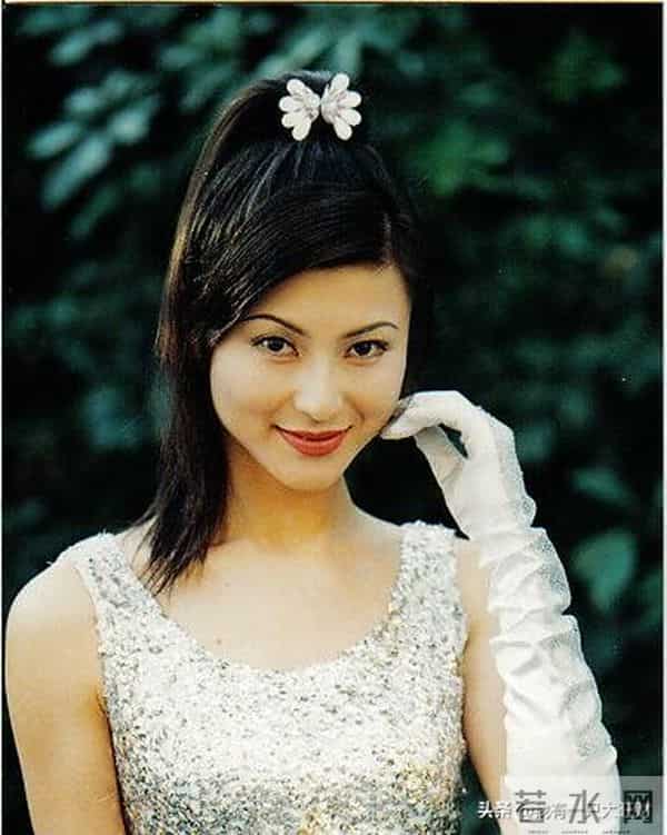 《我和春天有个约会》完美融合精明与单纯的金露露，因美好而幸福