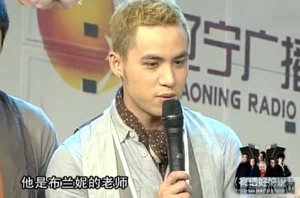 女装大佬?卖螺蛳粉?这个刚红起来的男星,私下居然是"两副面孔"