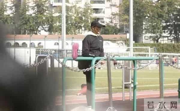 父亲被杀,被逼拍风月片,苦熬46年,任达华终成大佬