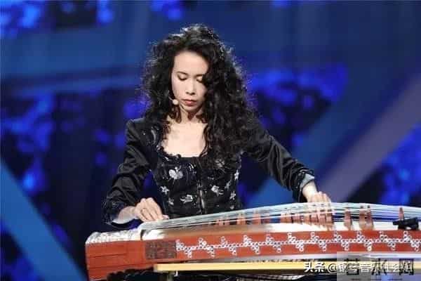 科比与周杰伦同台秀过琴技，这么多名人都会乐器，王力宏会得最多