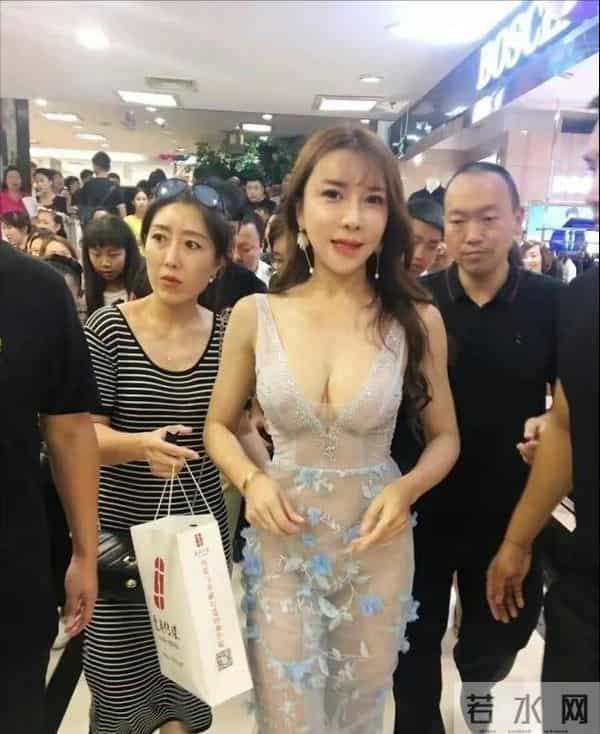 穿衣自由引发争议，这些女明星的穿衣风格究竟有没有错？