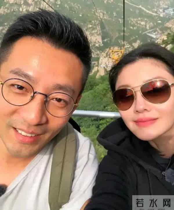 蓝正龙一家四口很温馨,周渝民夫妻合照超甜蜜,没娶大S都很幸福