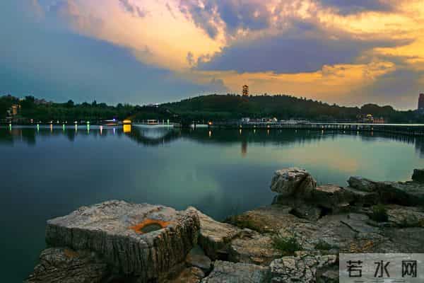 上联：三星白兰地；下联：五月黄梅天 100个无情对，超有趣对联