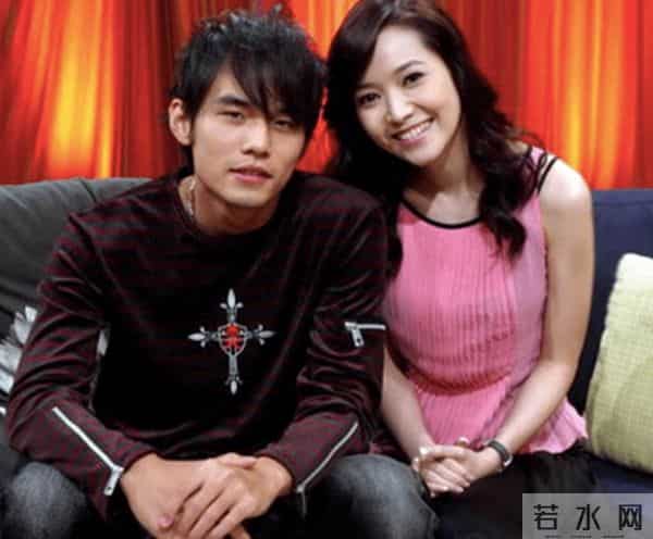 从吴亦凡顺杆爬到周杰伦，与房祖名夜店买醉搂嫩模？网友脑洞太大