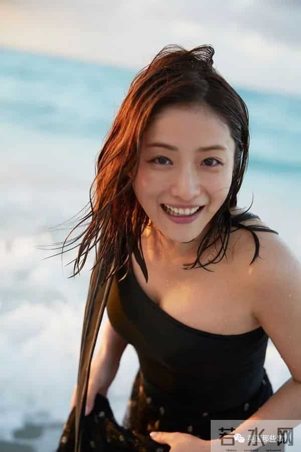 石原里美忽然宣布与圈外男友成婚!网友"老婆没了"冲上热搜…
