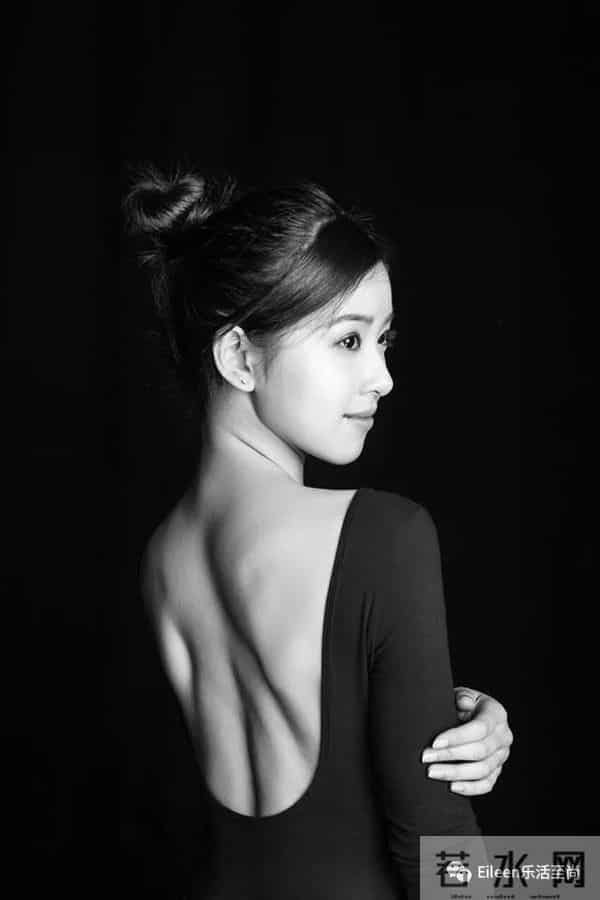 合影被裁？奶茶妹妹的千亿名媛晋级路还有多长？