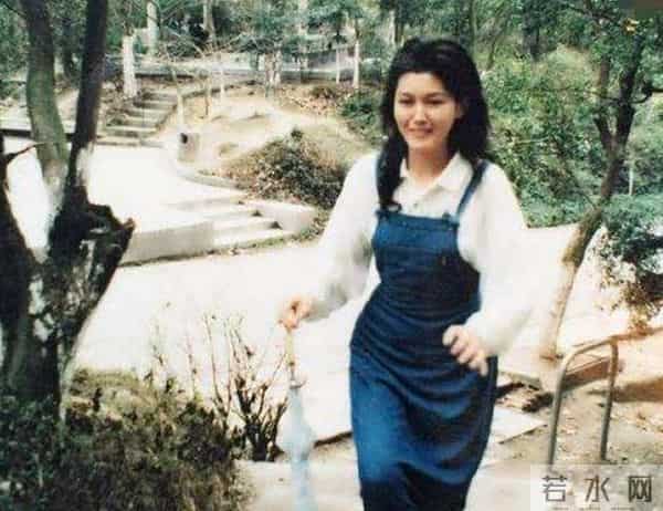 吴亦凡狱中生活后续,母亲找过成龙求救,生父尝试引渡无果