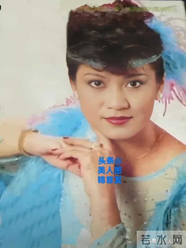 郭靖师傅~斑斑,主持过央视春晚,前夫惠天赐,姐姐森森