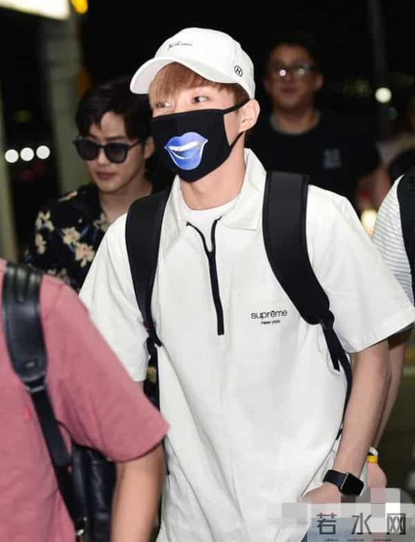 EXO赴夏威夷参加SM度假旅游 灿烈心情好伯贤略显疲惫组