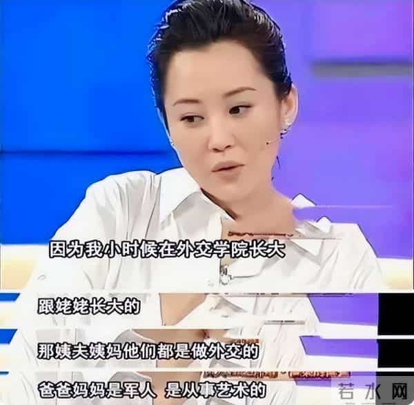 同样背靠京圈,把关晓彤、刘浩存和徐静蕾放在一起,差别就大了